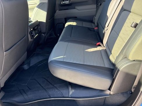 Used 2025 Chevrolet Silverado 1500 ZR2 w/ Technology Package image 26