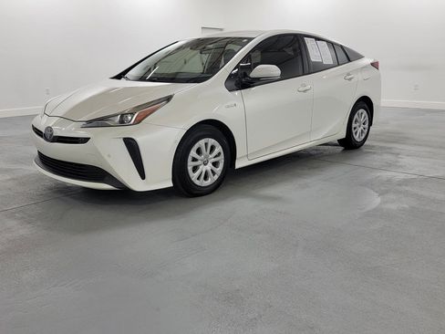 Used 2020 Toyota Prius LE image 4