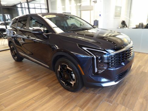 Used 2026 Kia Sportage EX image 3