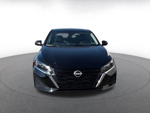 Used 2025 Nissan Altima 2.5 SV image 3