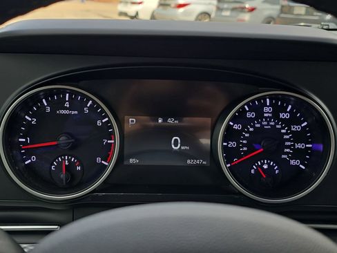 Used 2022 Kia Carnival LX FWD image 18