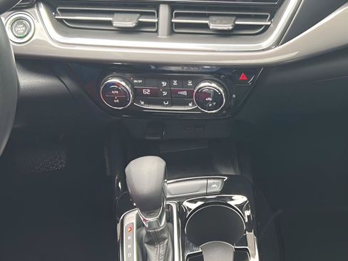 Used 2025 Chevrolet Trax ACTIV w/ Sunroof Package FWD image 18