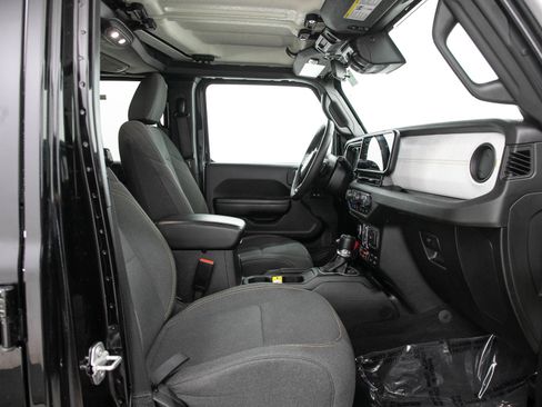 Used 2024 Jeep Wrangler Unlimited AWD/4WD image 12