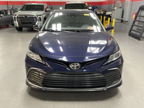 Used 2021 Toyota Camry LE image 3
