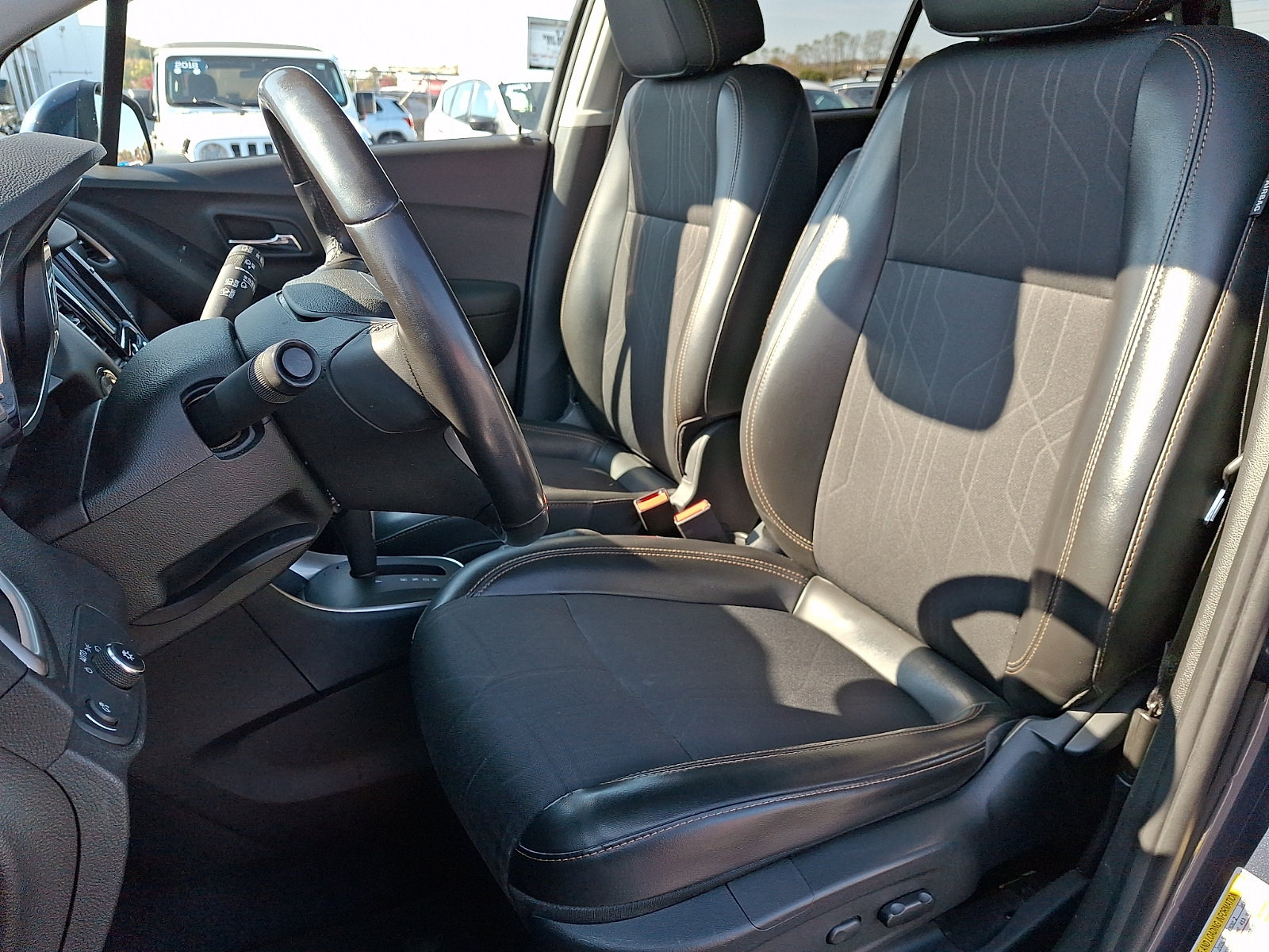 Used 2018 Chevrolet Trax LT w/ LT Convenience Package AWD/4WD image 13