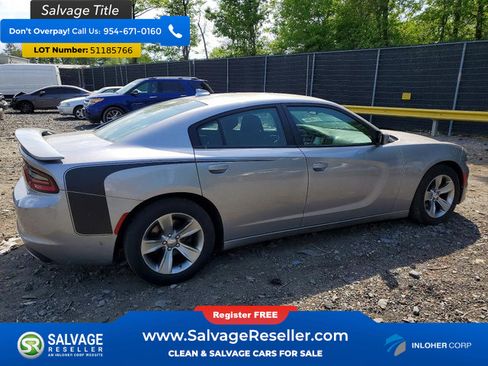 Used 2016 Dodge Charger SXT RWD image 4
