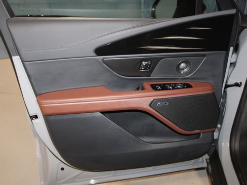 New 2026 Lincoln Nautilus Reserve image 4