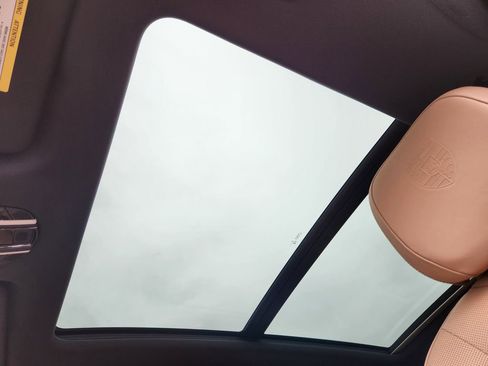 Used 2023 Porsche Cayenne Platinum Edition image 30