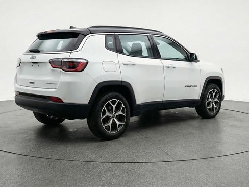 Used 2025 Jeep Compass Limited image 9