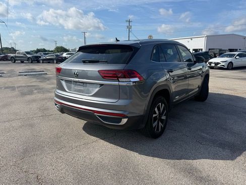 Used 2023 Volkswagen Atlas Cross Sport SE FWD image 4