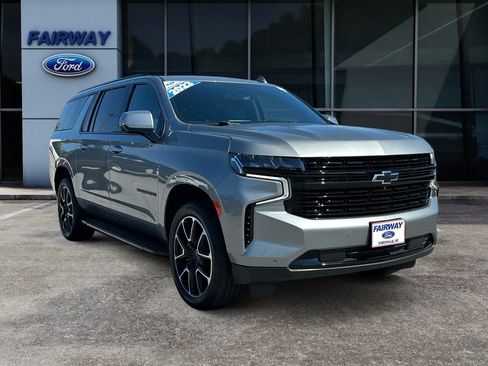 Used 2023 Chevrolet Suburban RST w/ Luxury Package image 2