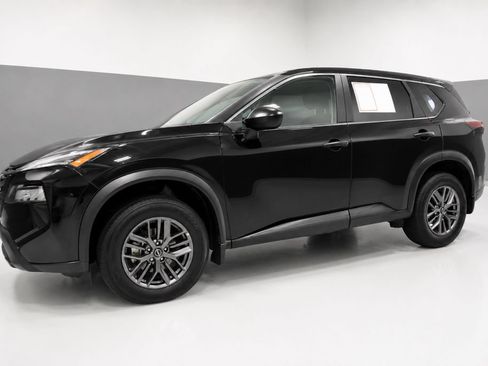 Certified 2025 Nissan Rogue S AWD/4WD image 2