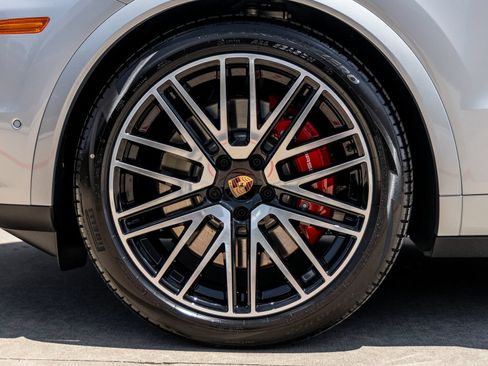 Certified 2026 Porsche Cayenne S AWD/4WD image 13