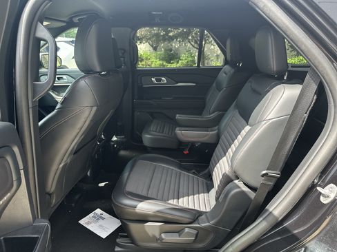 Used 2025 Ford Explorer ST-Line AWD/4WD image 28
