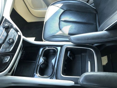 Used 2023 Chrysler Pacifica Limited FWD image 27