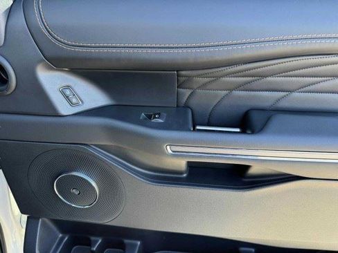 Used 2024 Ford Expedition Platinum RWD image 54