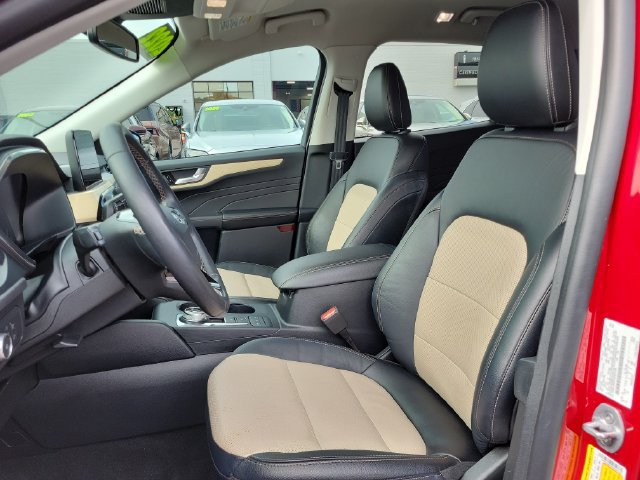 Used 2022 Ford Escape Titanium w/ Titanium Elite Package AWD/4WD image 5