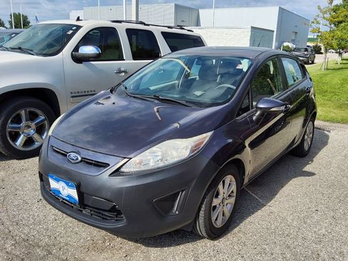 Used 2013 Ford Fiesta SE FWD image 3