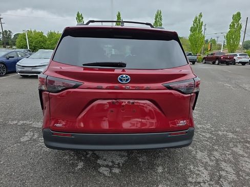 Certified 2024 Toyota Sienna XLE w/ XLE Plus Package AWD/4WD image 5