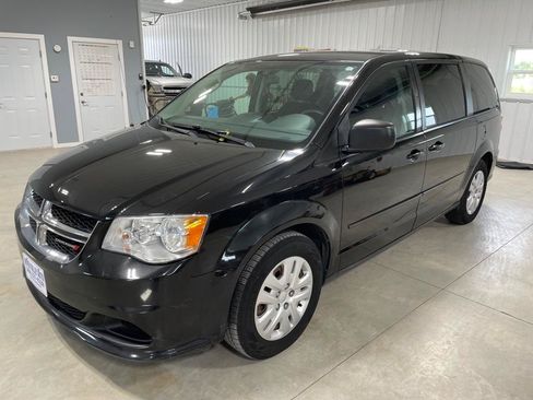 Used 2015 Dodge Grand Caravan SE w/ Quick Order Package 29E SE FWD image 3