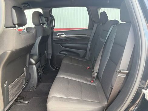 Used 2020 Jeep Grand Cherokee Laredo AWD/4WD image 38