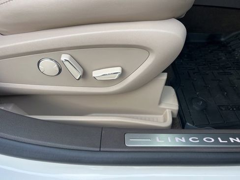 Used 2023 Lincoln Nautilus Reserve image 12