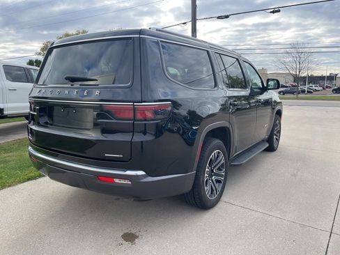 Used 2022 Jeep Wagoneer Series III w/ Flexible Seating Group image 14