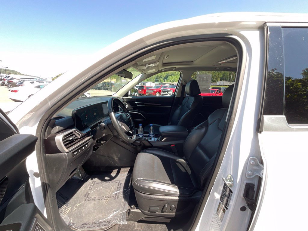 Used 2025 Kia Telluride S FWD image 9