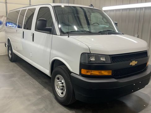 Used 2025 Chevrolet Express 3500 LS RWD image 2