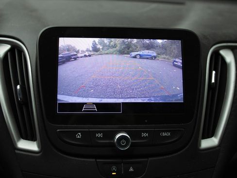 Used 2022 Chevrolet Malibu LT image 10