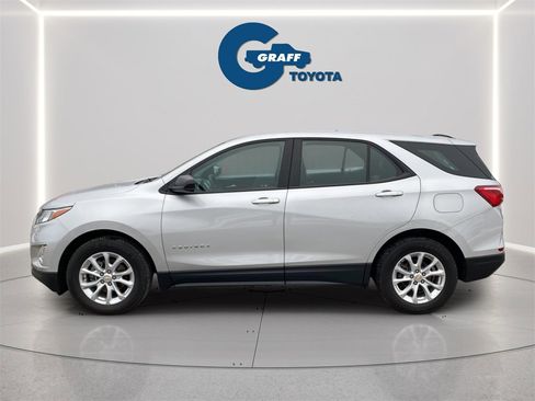Used 2020 Chevrolet Equinox LS image 2