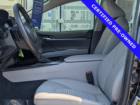 Used 2023 Toyota Camry SE image 19