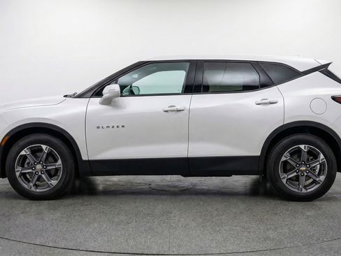 Used 2025 Chevrolet Blazer LT FWD image 5