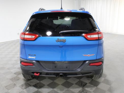 Used 2018 Jeep Cherokee Trailhawk w/ Comfort/Convenience Group AWD/4WD image 28