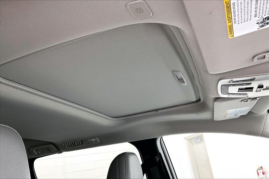 Used 2026 Toyota Sienna XLE FWD image 21