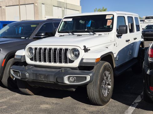 Used 2024 Jeep Wrangler Unlimited Sahara AWD/4WD image 11