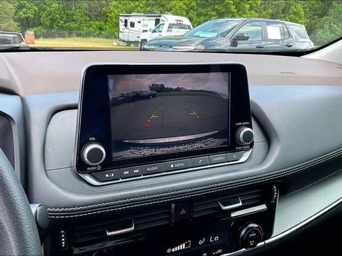 Used 2023 Nissan Rogue SV FWD image 14