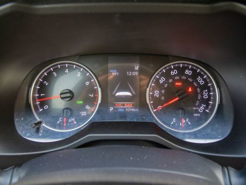 Used 2019 Toyota RAV4 XLE Premium image 30