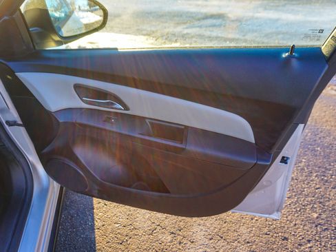 Used 2014 Chevrolet Cruze LS image 26