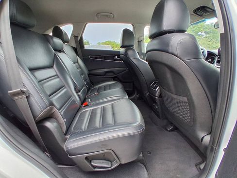 Used 2019 Kia Sorento EX FWD image 18