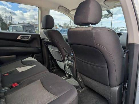 Used 2020 Nissan Pathfinder S image 22