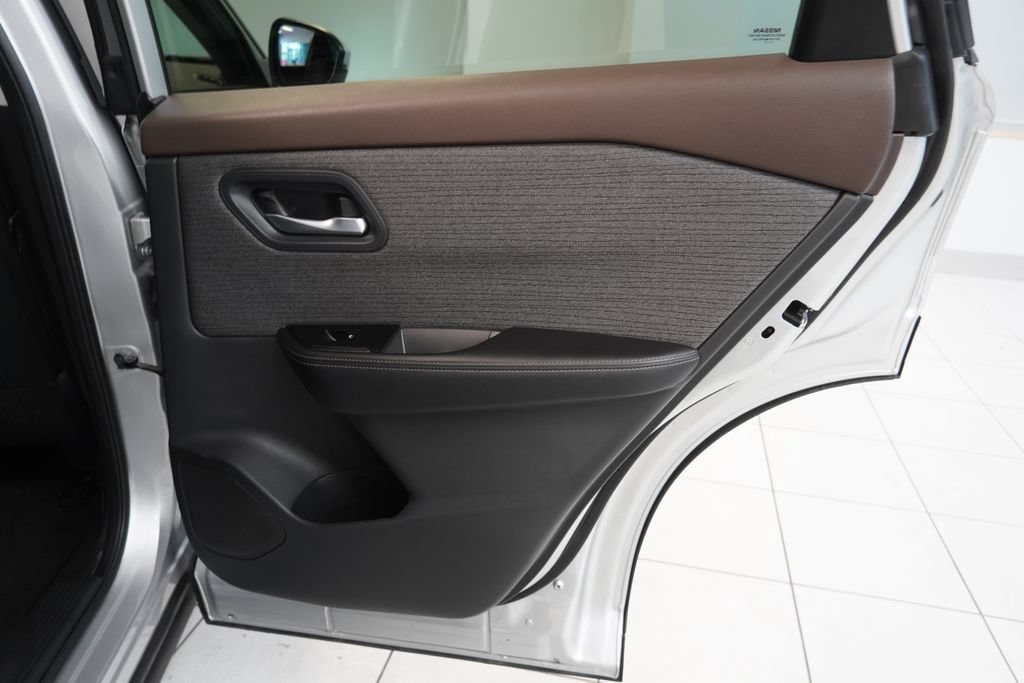 Used 2022 Nissan Rogue SV AWD/4WD image 29