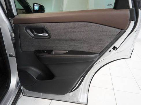 Used 2022 Nissan Rogue SV AWD/4WD image 29