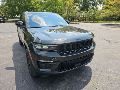 Used 2023 Jeep Grand Cherokee Limited w/ Luxury Tech Group II AWD/4WD image 8