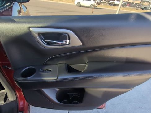 Used 2014 Nissan Pathfinder SL w/ SL Premium Package image 31