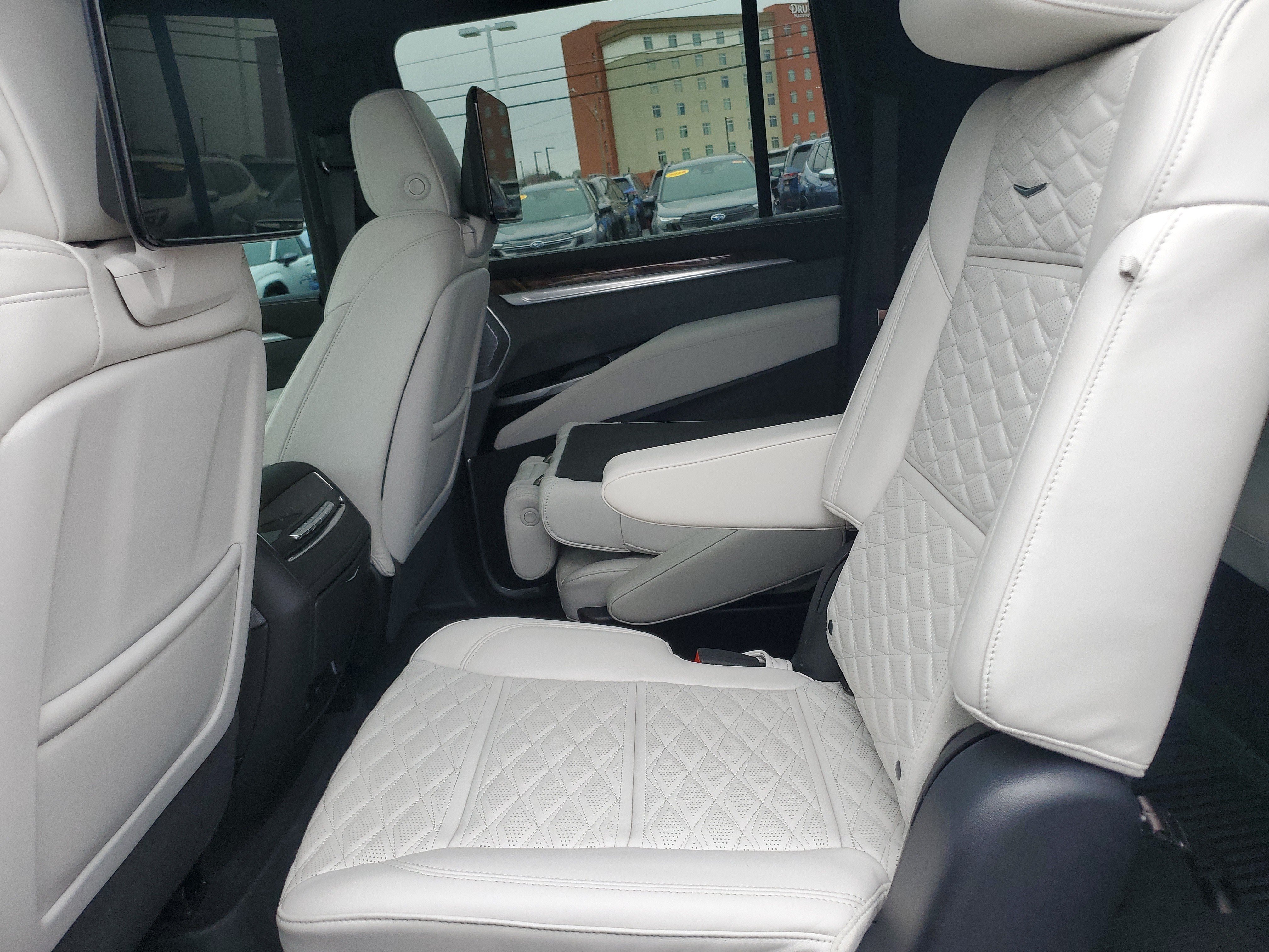 Used 2025 Cadillac Escalade ESV Sport Platinum w/ LPO, Floor Liner Package AWD/4WD image 14