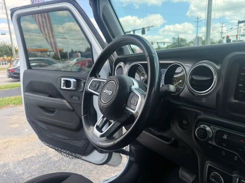 Used 2020 Jeep Wrangler Unlimited Sahara AWD/4WD image 25