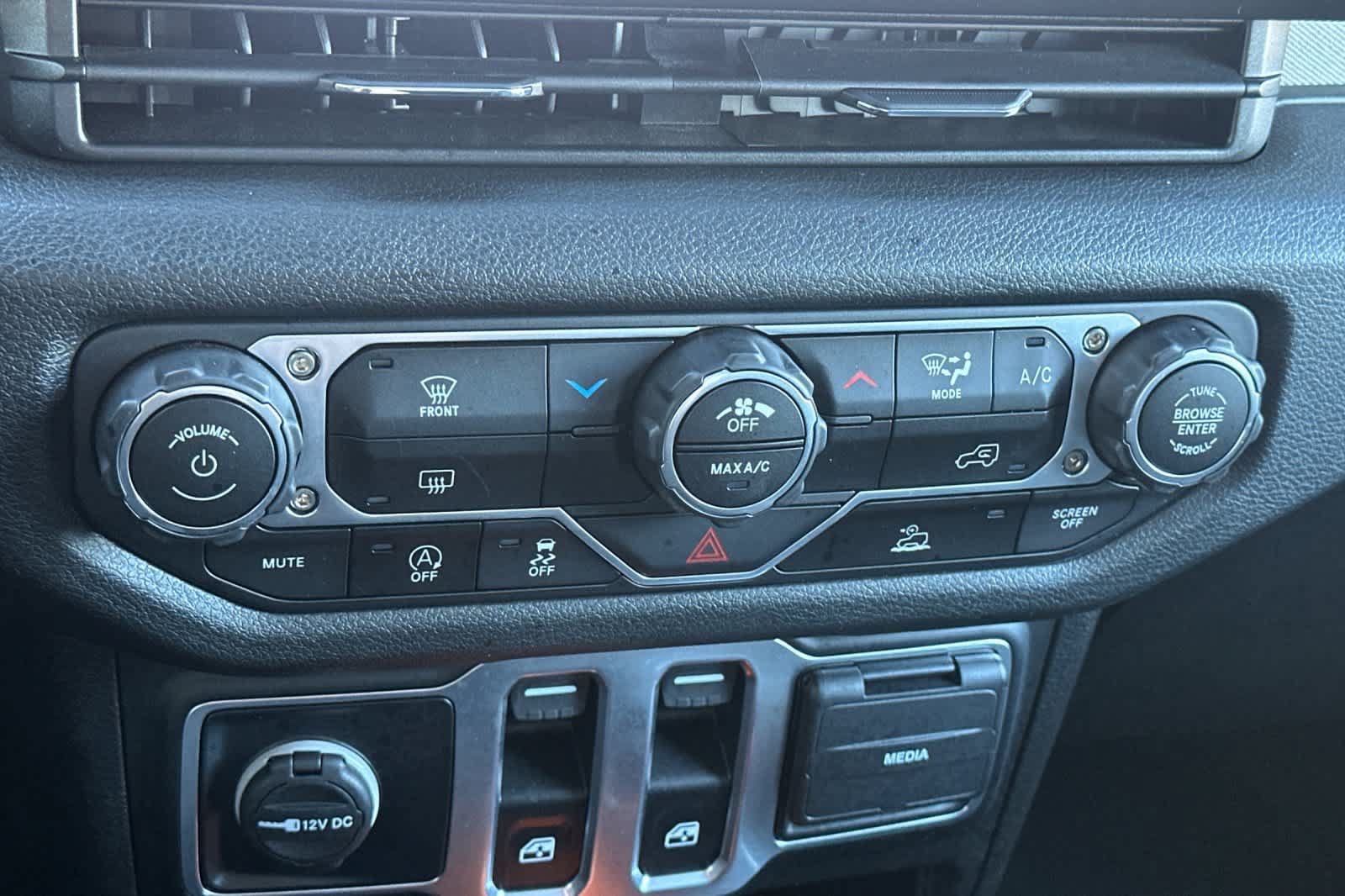 Used 2025 Jeep Wrangler Sport AWD/4WD image 22