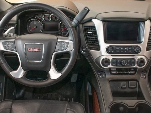Used 2016 GMC Yukon SLT AWD/4WD image 18