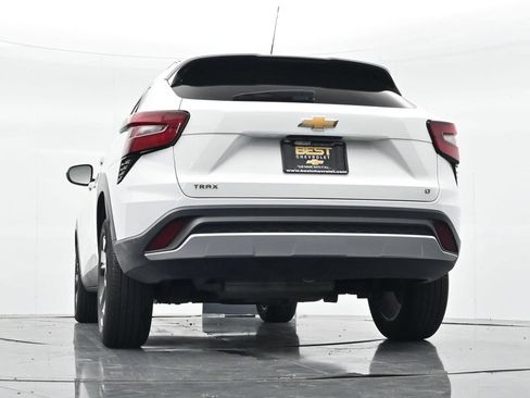 Used 2025 Chevrolet Trax LT FWD image 30